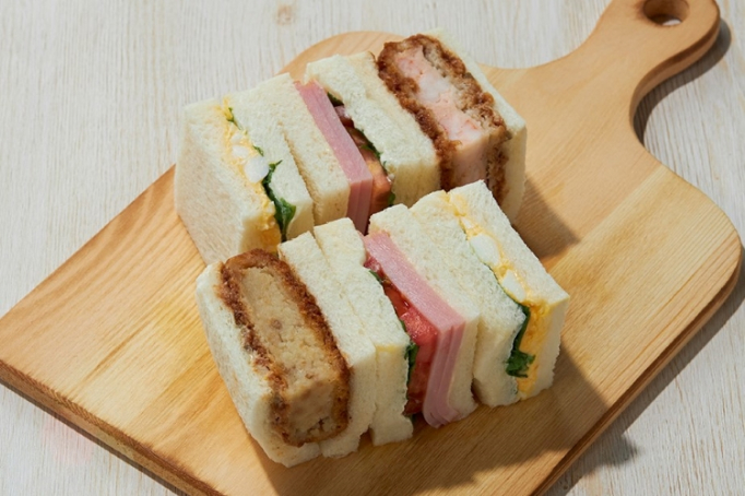 海老かつとロースハム＆コロッケのバラエティサンド