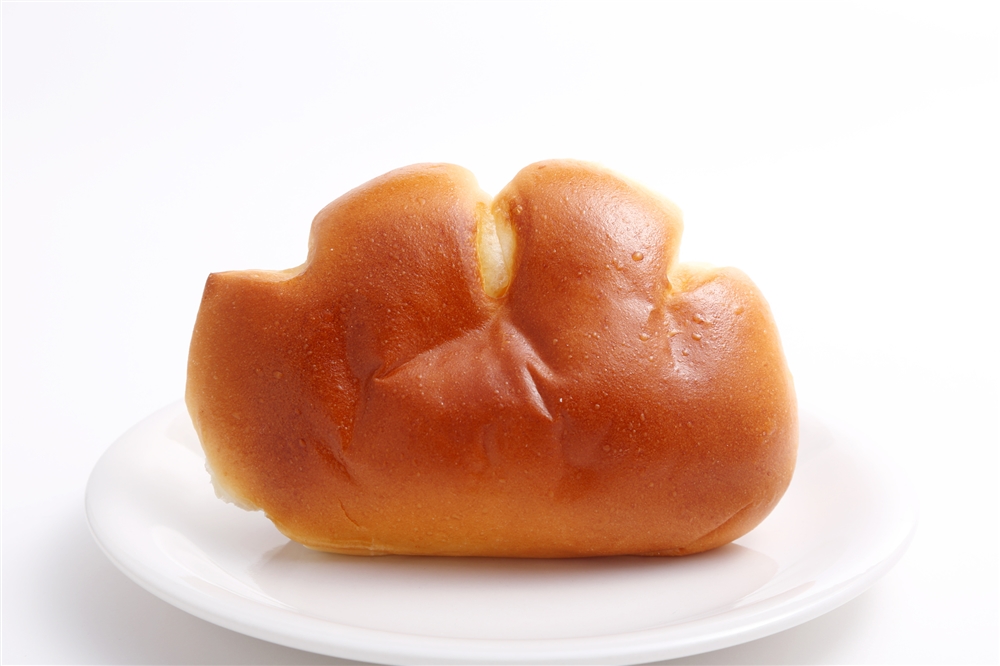 クリームパンはなぜグローブの形なのか？その由来や意味を解説