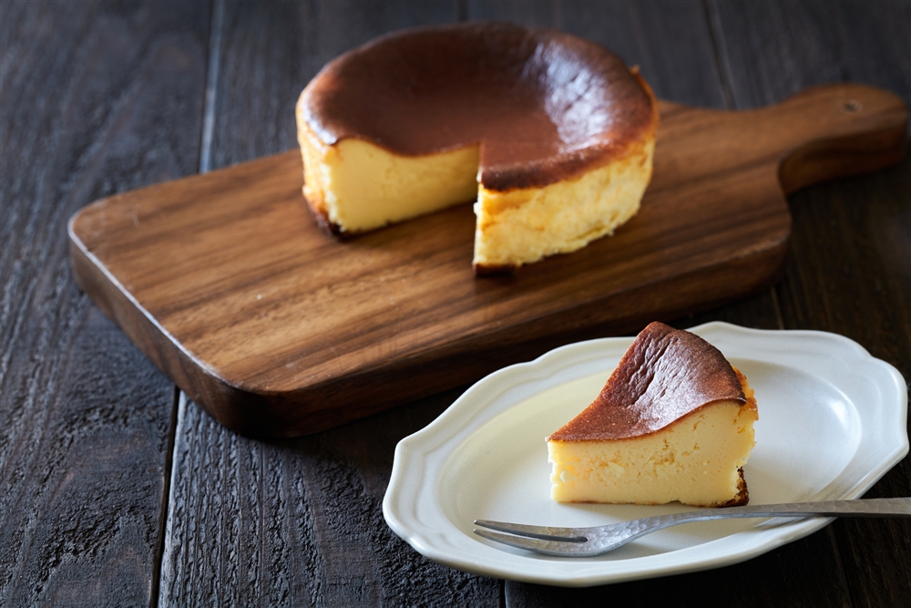 バスクチーズケーキの名前の由来とは？起源や発祥国などを解説